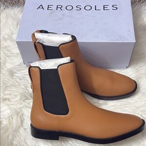 NEW In Box Aerosoles Tropea Tan And Black Chelsea Boot Size 9.5